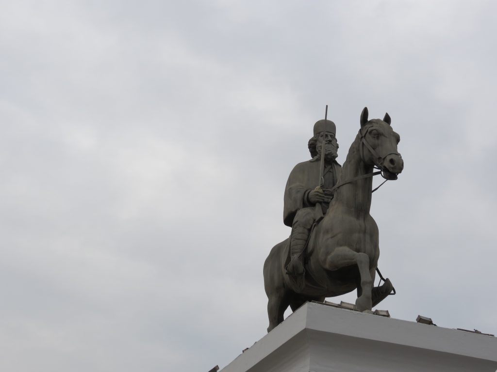 تصاویر مجسمه میرزا کوچک خان در رشت  